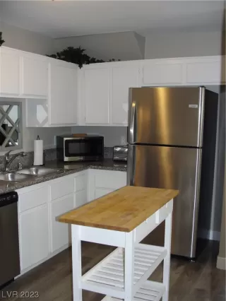 Photo #1: 2540945 Listing 