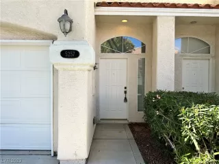 Photo #1: 2540967 Listing