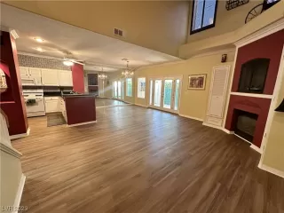 Photo #5: 2540967 Listing