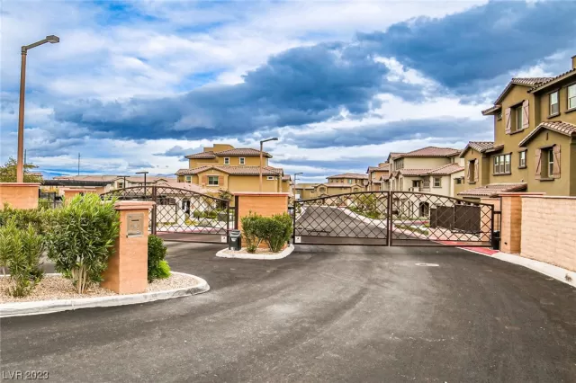 MLS: 2541022 Condo For Sale