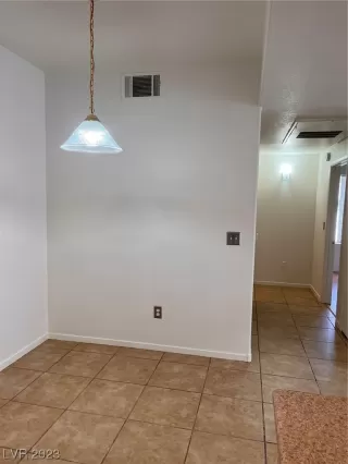 Photo #5: 2541062 Listing 