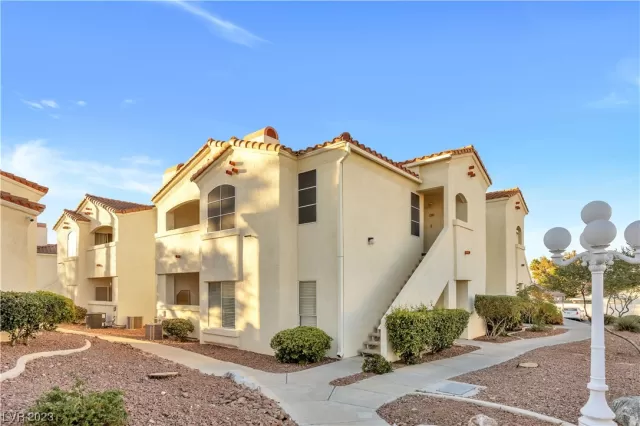 MLS: 2541087 Condo For Sale