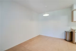 Photo #4: 2541154 Listing