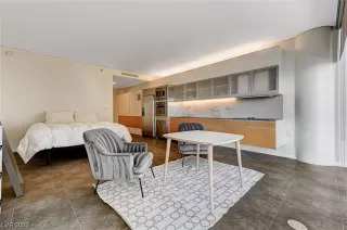 Photo #5: 2541169 Listing