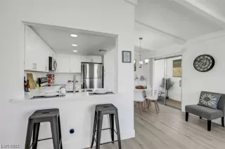 Photo #3: 2541200 Listing