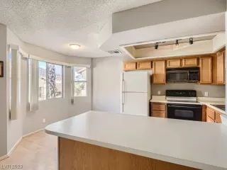 Photo #4: 2541244 Listing