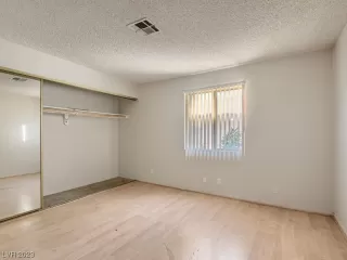 Photo #5: 2541244 Listing