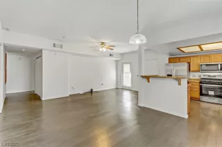 Photo #4: 2541301 Listing