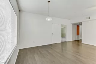 Photo #6: 2541301 Listing