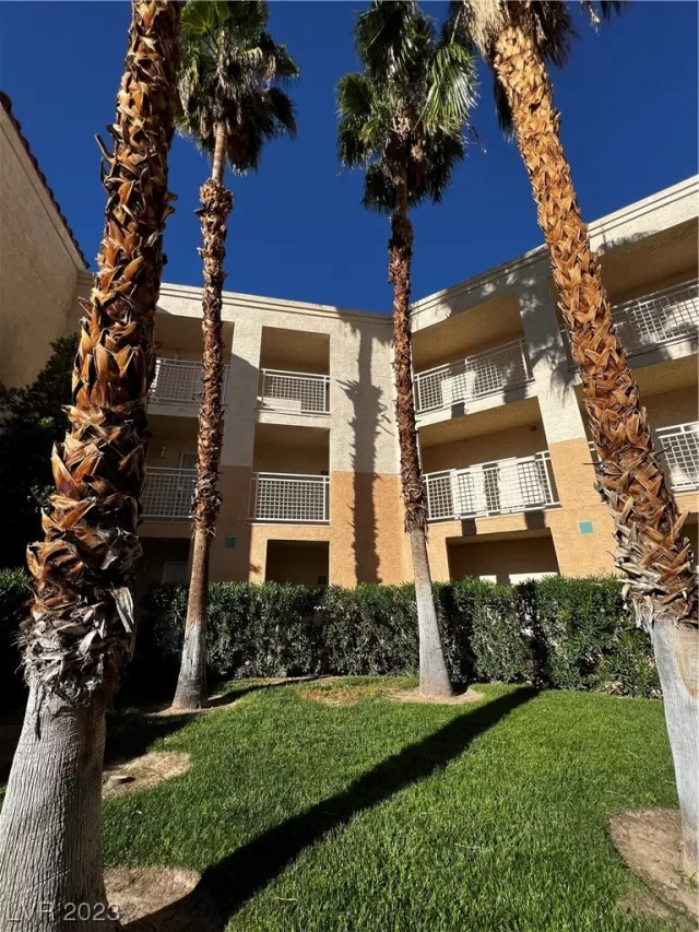 MLS: 2541359 Condo For Sale