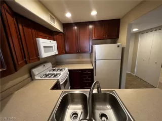 Photo #2: 2541359 Listing 