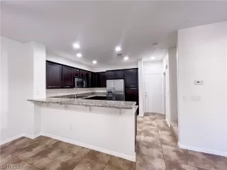 Photo #5: 2541366 Listing