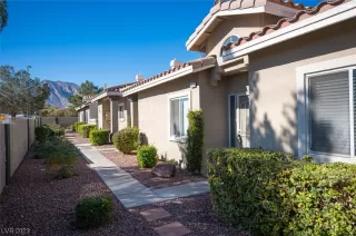 Photo #2: 2541389 Listing