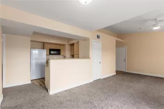 Photo #6: 2541409 Listing