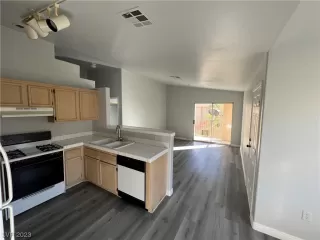 Photo #6: 2541444 Listing