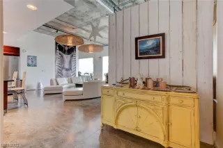 Photo #4: 2541452 Listing