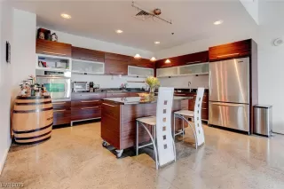 Photo #5: 2541452 Listing