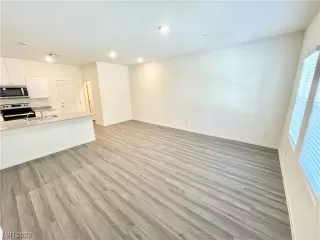 Photo #5: 2541468 Listing