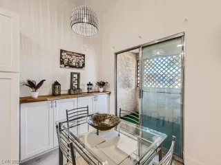 Photo #5: 2541543 Listing