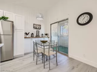 Photo #6: 2541543 Listing