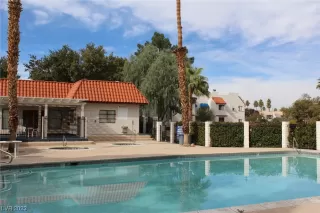 Photo #3: 2541659 Listing