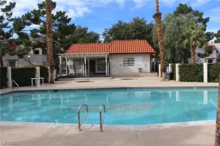 Photo #4: 2541659 Listing