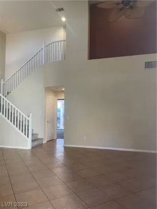 Photo #2: 2541676 Listing