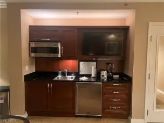 Photo #2: 2541751 Listing