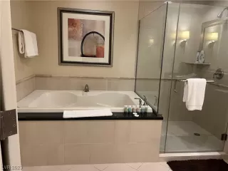 Photo #4: 2541751 Listing