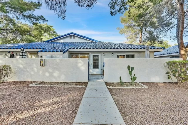 MLS: 2541773 Condo For Sale