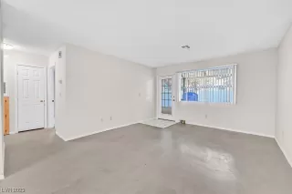 Photo #5: 2541773 Listing