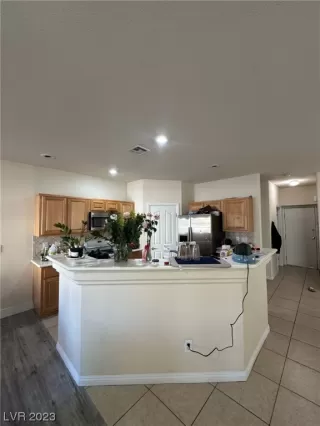 Photo #4: 2541810 Listing
