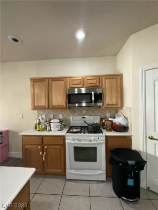 Photo #5: 2541810 Listing