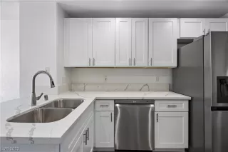 Photo #2: 2541821 Listing