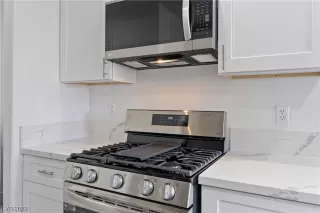 Photo #3: 2541821 Listing