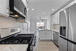 Photo #4: 2541821 Listing