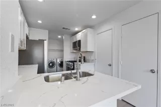 Photo #6: 2541821 Listing