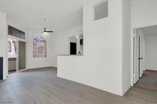 Photo #4: 2541823 Listing