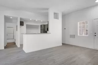 Photo #5: 2541823 Listing