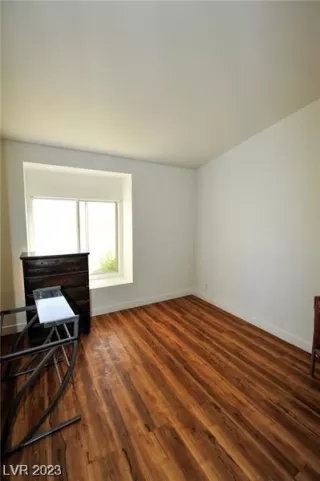 Photo #3: 2541836 Listing