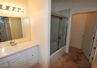 Photo #4: 2541836 Listing