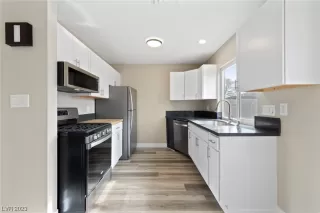 Photo #5: 2541859 Listing