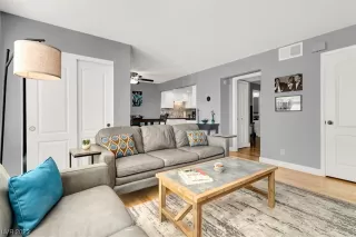 Photo #1: 2541892 Listing