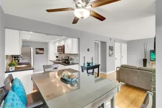 Photo #4: 2541892 Listing