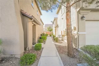 Photo #1: 2541918 Listing 