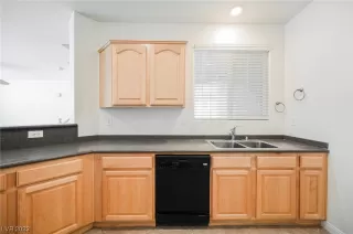 Photo #5: 2541918 Listing 
