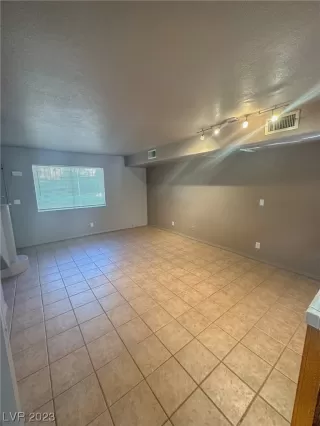 Photo #5: 2541960 Listing 