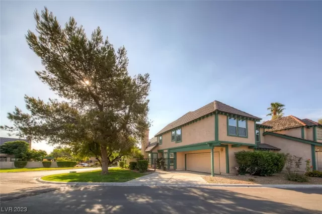 MLS: 2541999 Condo For Sale