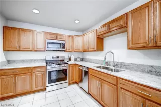 Photo #3: 2541999 Listing 