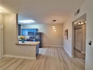 Photo #2: 2542035 Listing